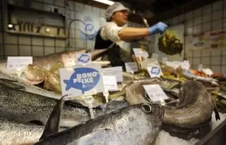 Mar y la USC medirán el peso del IVA en la caída del consumo de pescado