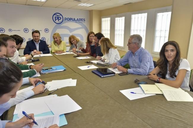 Reunión de la dirección del PP con diputados ...