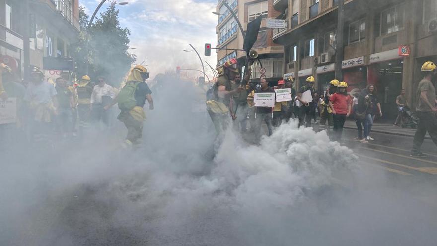 Los Bomberos forestales protestan en Murcia.