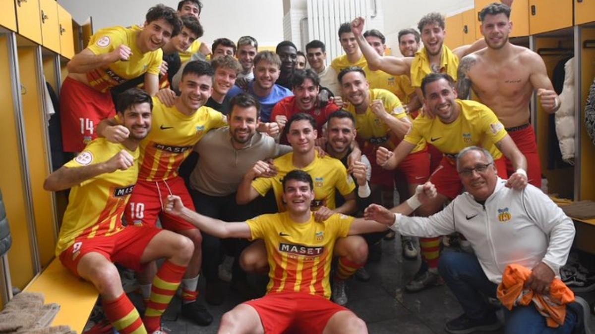 El FC Vilafranca, celebrando el triunfo