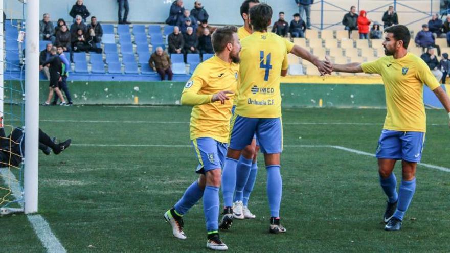 El Orihuela celebra un gol en su victoria ante el Torre Levante