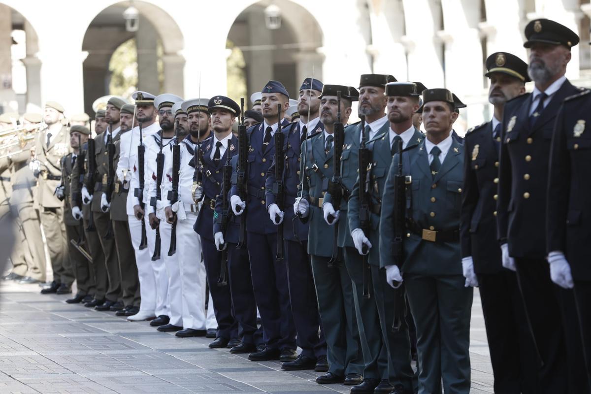 En el acto desfilaron militares de los tres ejércitos, policías y la Guardia Civil