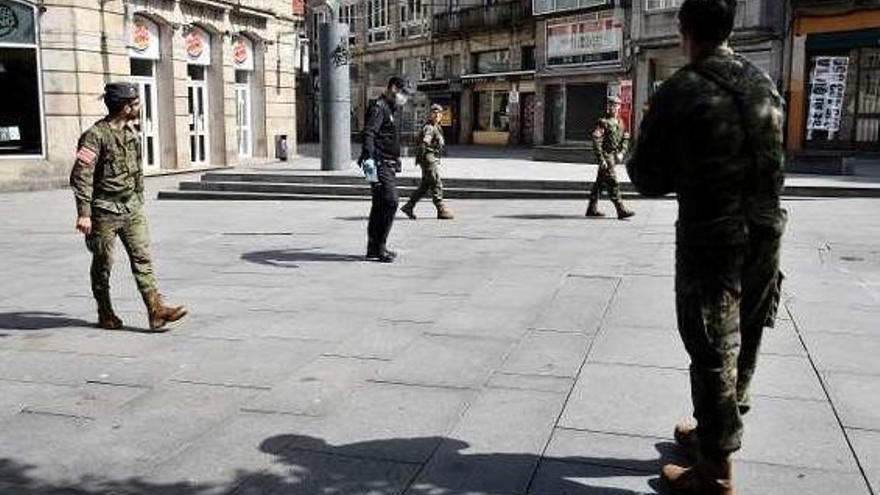 Los soldados de la Brilat ayer en la calles de Pontevedra. // G. Santos