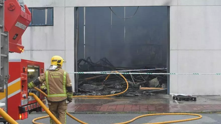 Así ha quedado la nave de Trison en Espíritu Santo tras el incendio de esta madrugada