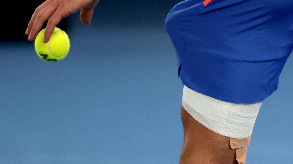 Imagen del vendaje de Djokovic durante su partido en Melbourne