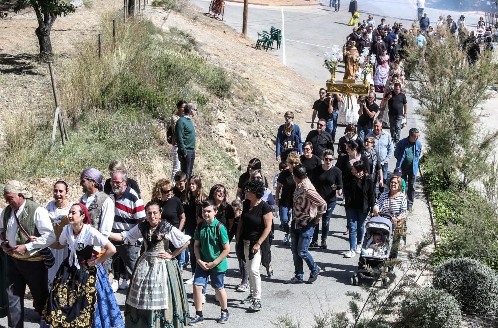 Sant Vicent une a tres pueblos