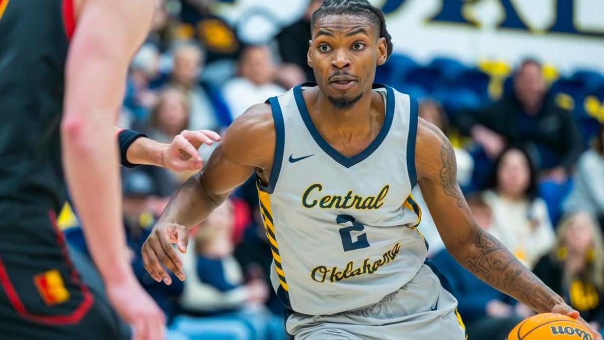Nwankwo durante su etapa en Central Oklahoma.