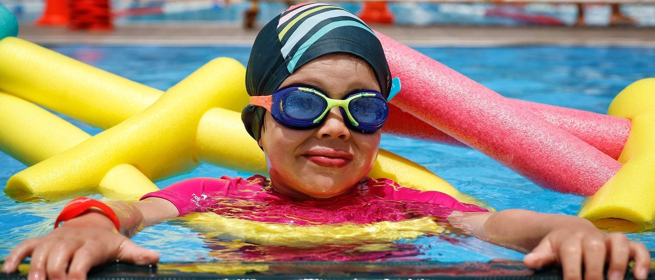 Los cursillos de natación en verano llegan a 2.000 niños de Santa Cruz de Tenerife