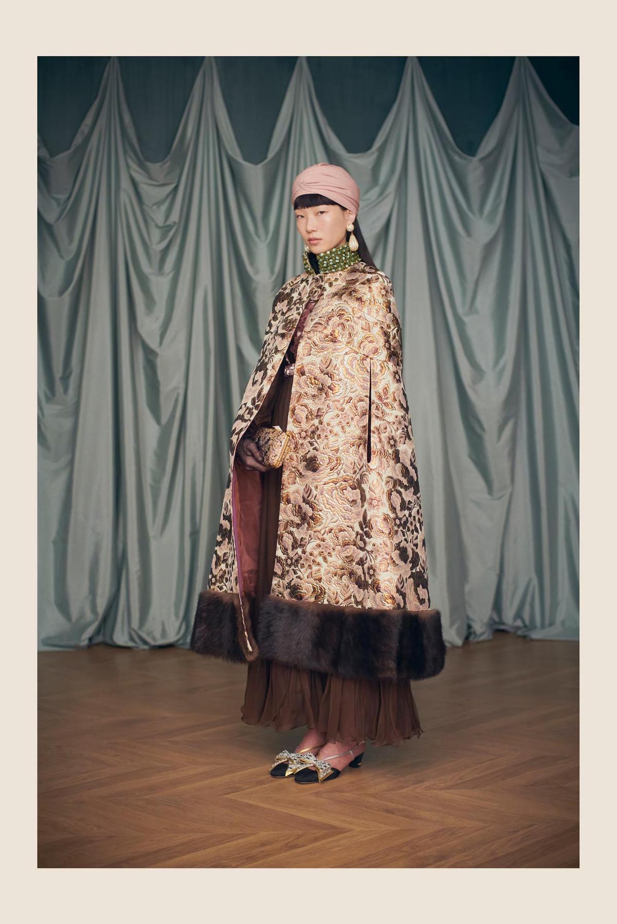 Maximalimo, telas lujosas superpuesta y amor por lo antiguo, lo nuevo de Alessandro Michele.
