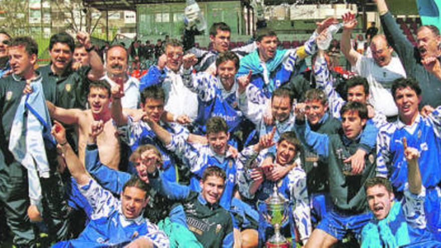 Los integrantes de la selección española celebran el título de campeona de España. | lne