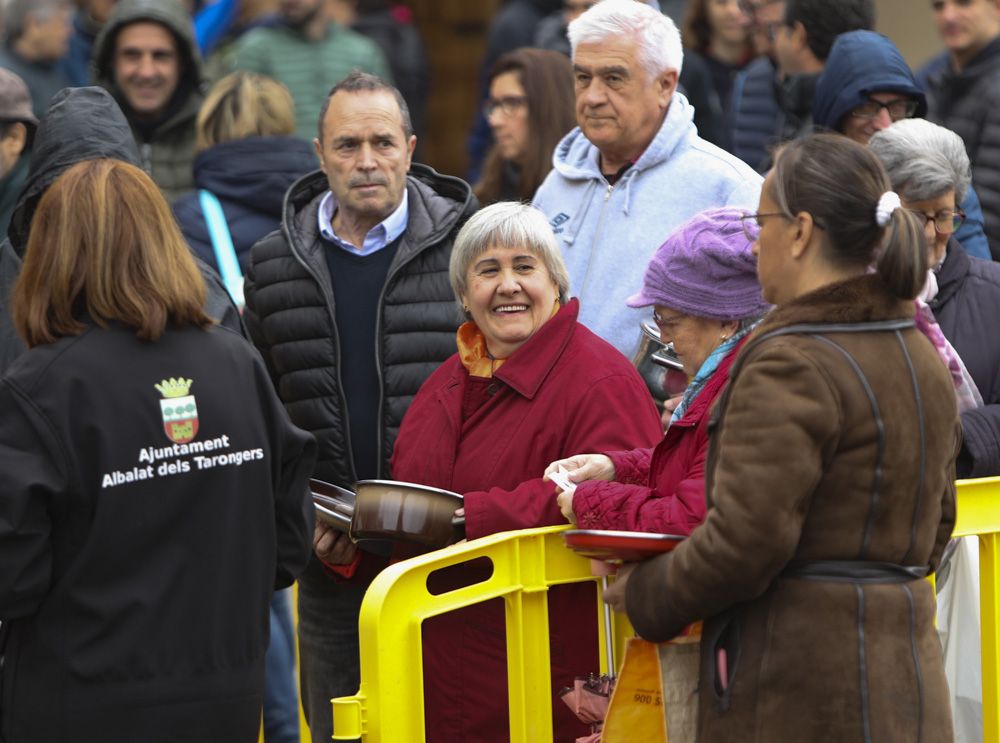 Reparto de calderas en Albalat dels Tarongers en día de su patrona.