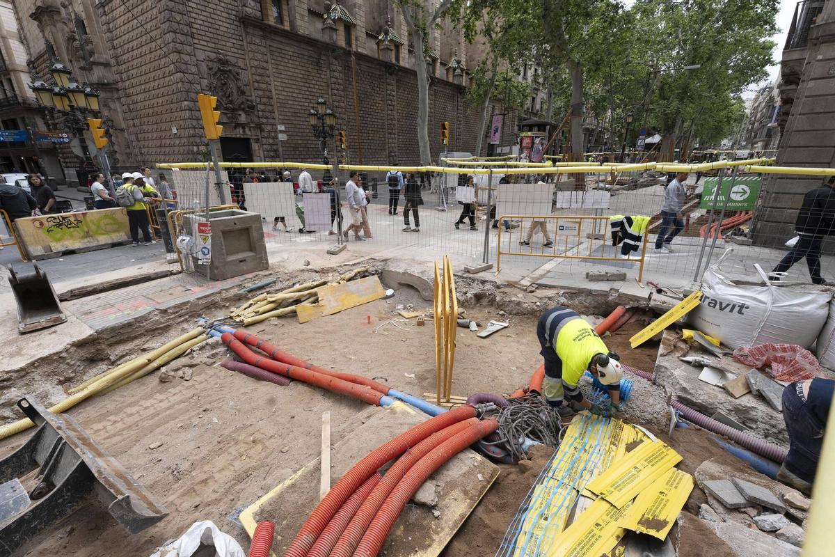 Barcelona 22/05/2025 Obras de la Rambla En la foto, obras y comercios en el lado Gòtic a la altura de Portaferrissa Fotografía de Ferran Nadeu