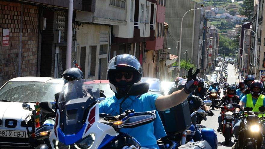 Miles de motos conquistan Bueu en una nueva concentración de récord