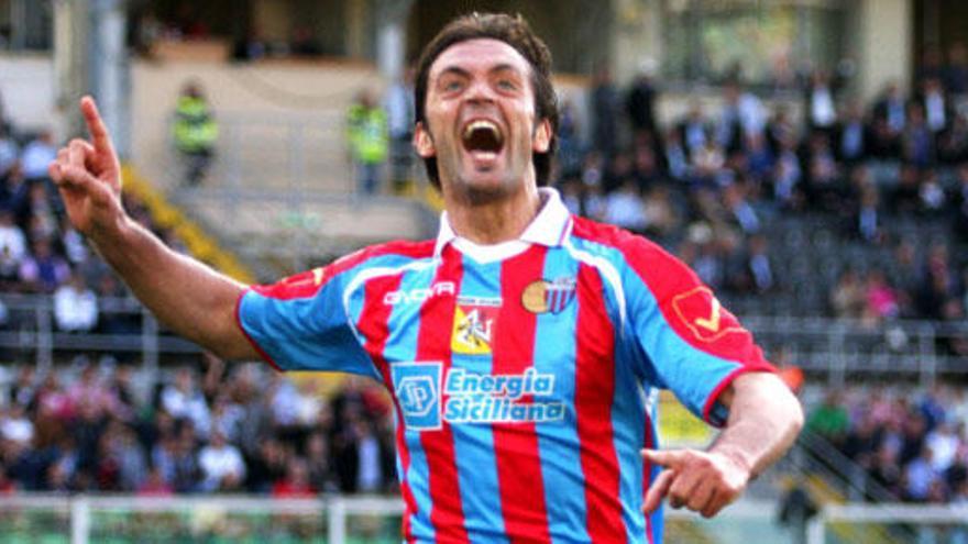 Legrottaglie, del Catania, celebra un gol en 2012.