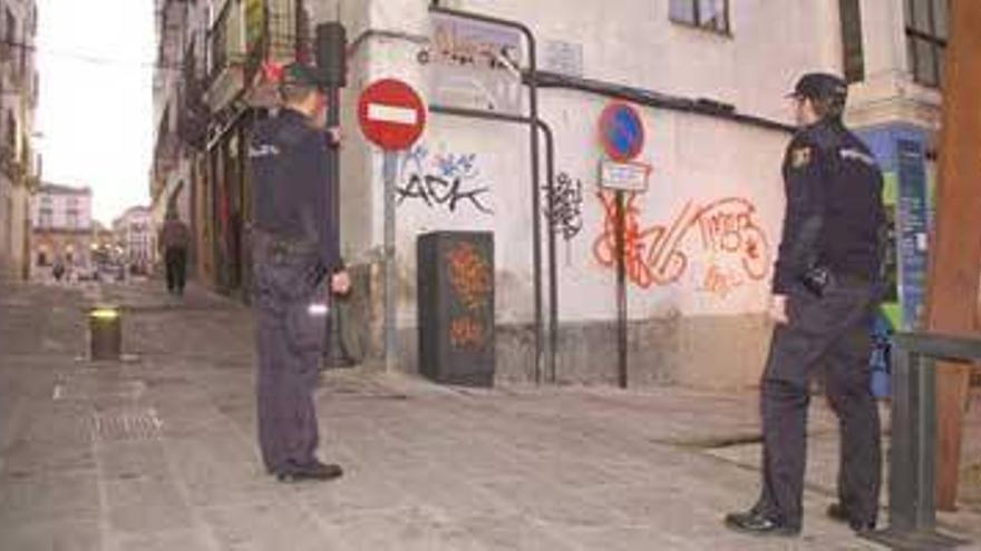 La Policía Nacional de Cáceres pone cerco al grafiti