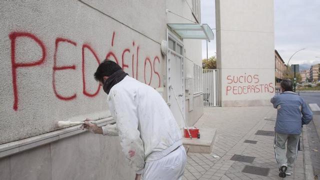 Borran las pinturas de San Juan María Vianney de Granada.