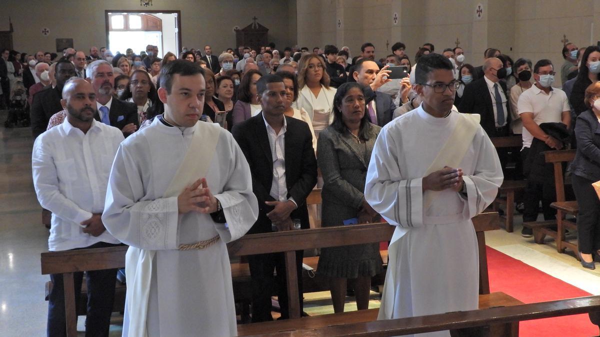 Miguel Rodríguez y Benjamín Alexander Moreno, durante el inicio de la celebración.