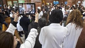 Protesta de los trabajadores del hospital Vall d’Hebron, este miércoles.