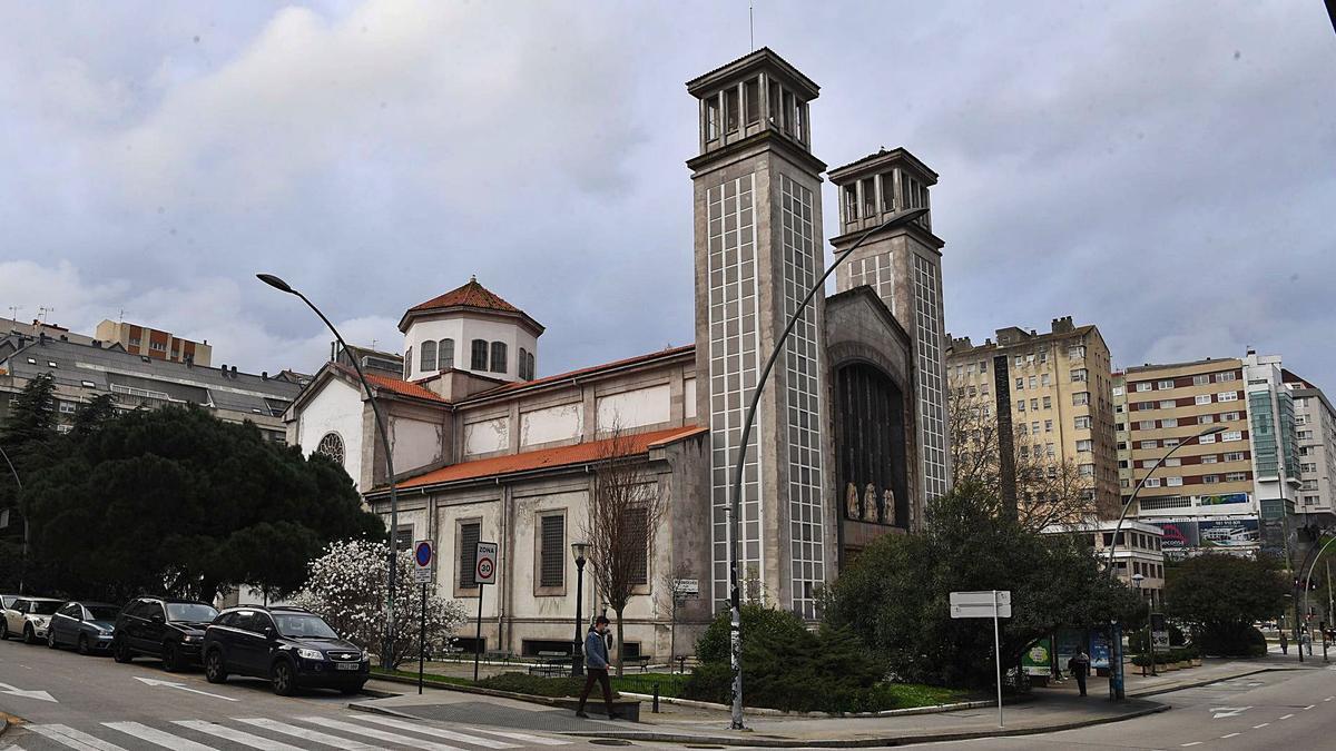 Panorámica de la iglesia de San Pedro de Mezonzo en A Coruña. |   // CARLOS PARDELLAS