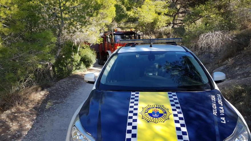 Un incendio en la cala Racó de Conill de La Vila acaba con 1.000 metros de matorral