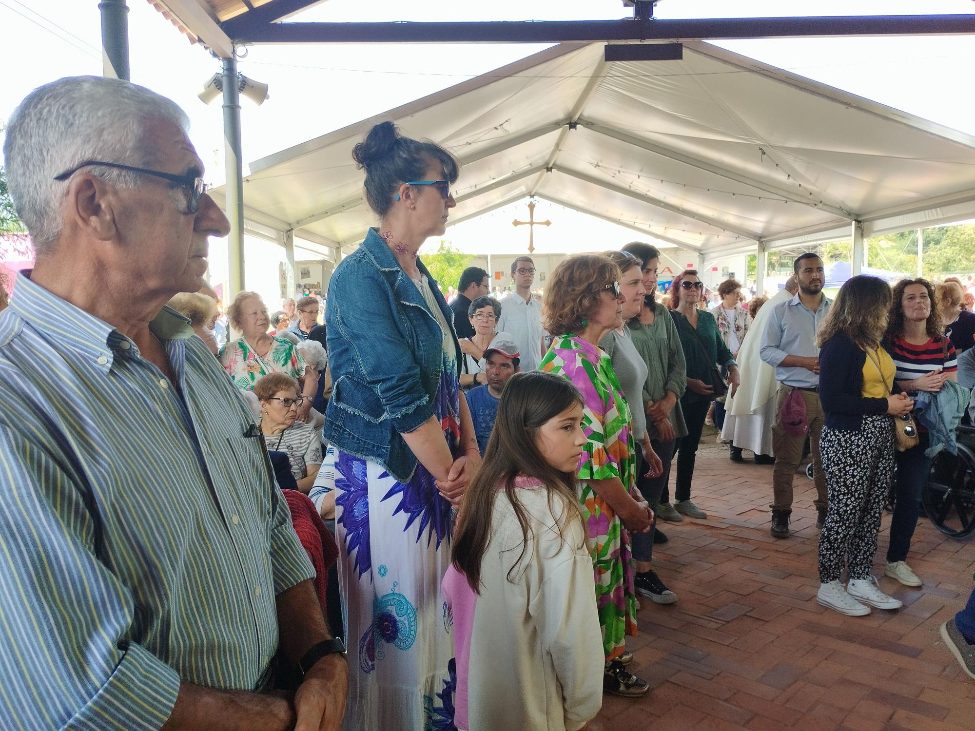 La misa solemne y procesión de la Virgen de la Cabeza en Meres, en imágenes