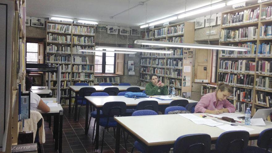 La sala de lectura de la biblioteca nigranense.