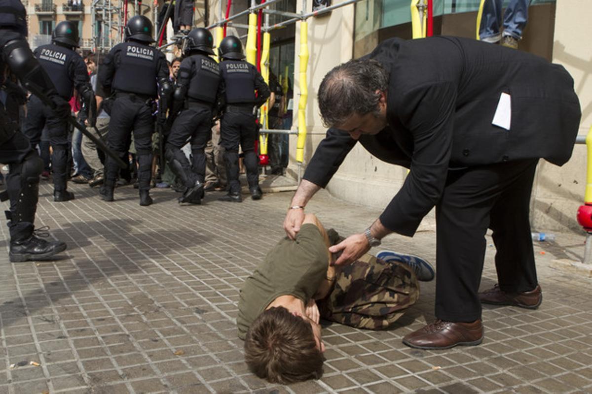 El desalojo de plaça Catalunya, visto por Albert Bertran.