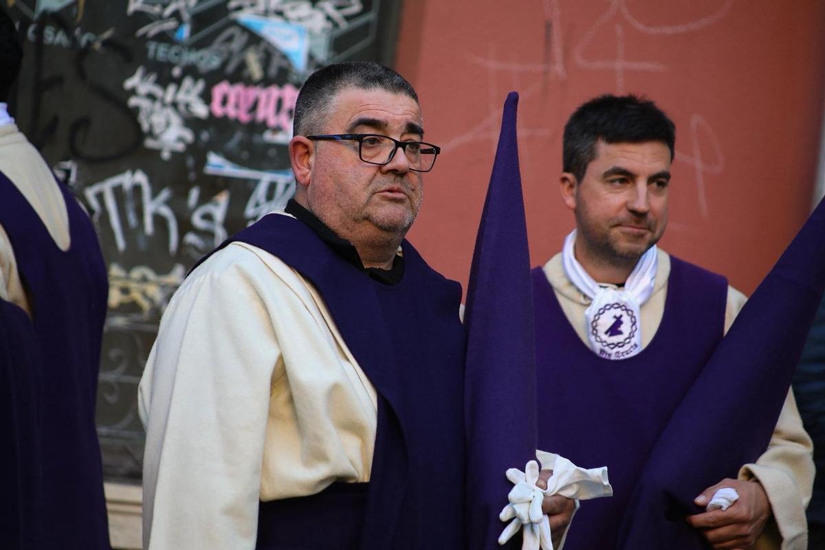 La procesión de Jesús del Via Crucis brilla modificando su recorrido habitual