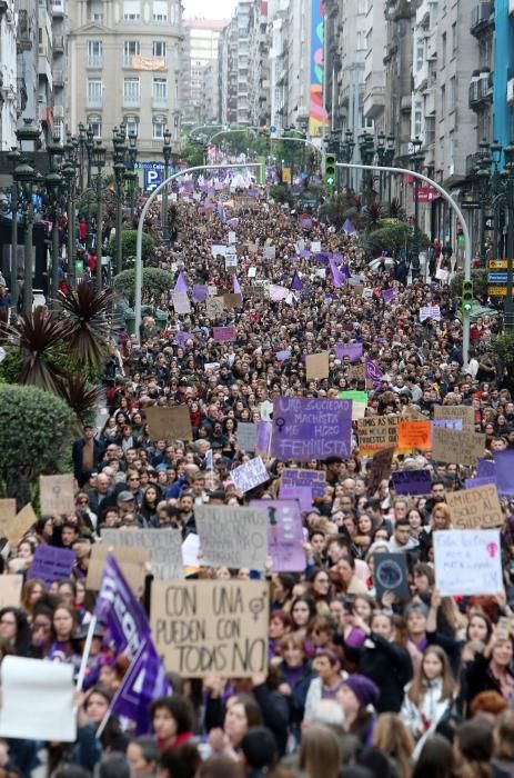 Decenas de miles de viguesas y vigueses vuelven a manifestarse este 8M para reclamar cambios en el sistema.