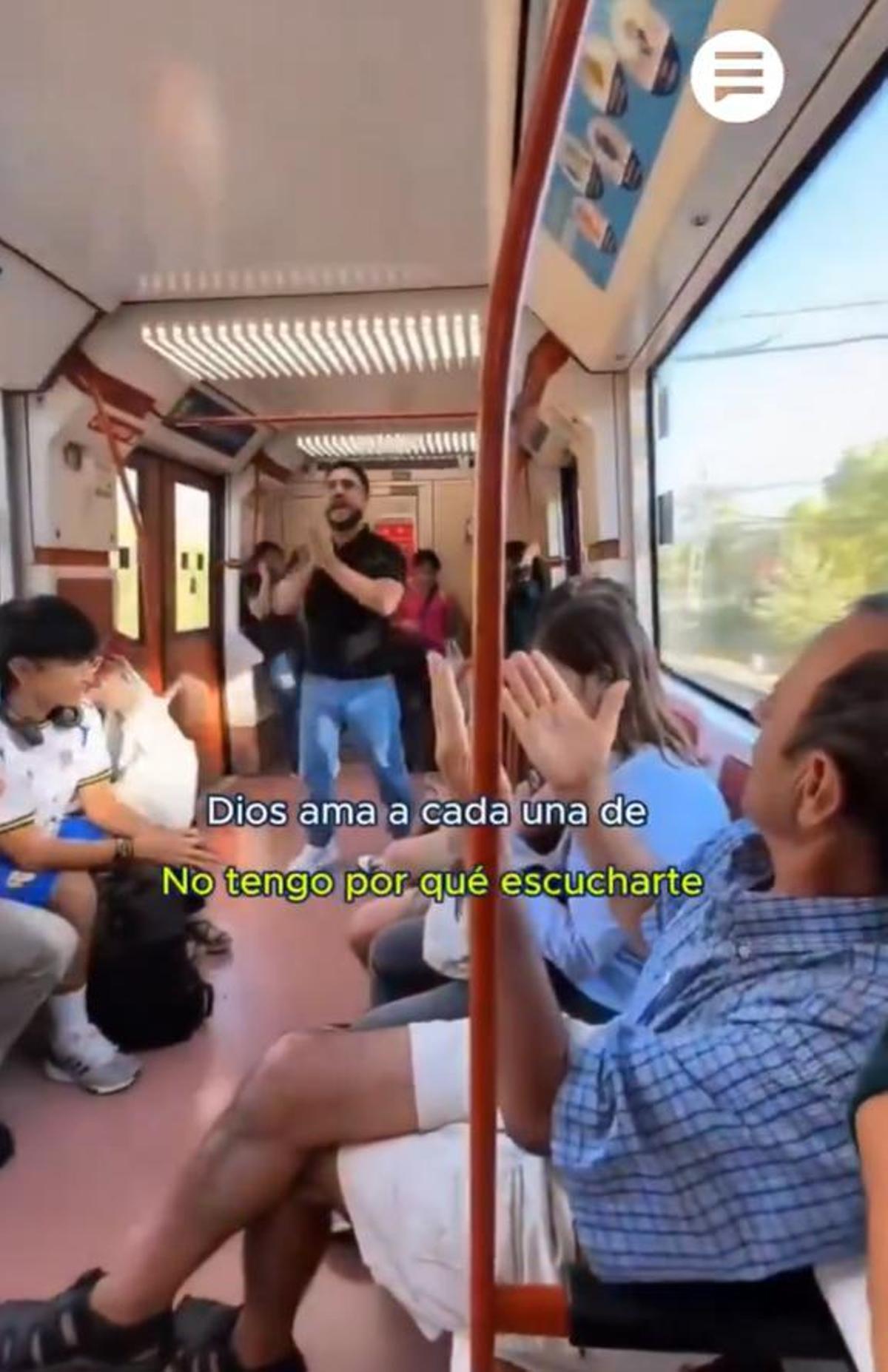 El pasajero y los evangelistas protagonizaron un intenso intercambio de palabras hasta que el pasajero decidió abandonar el vagón