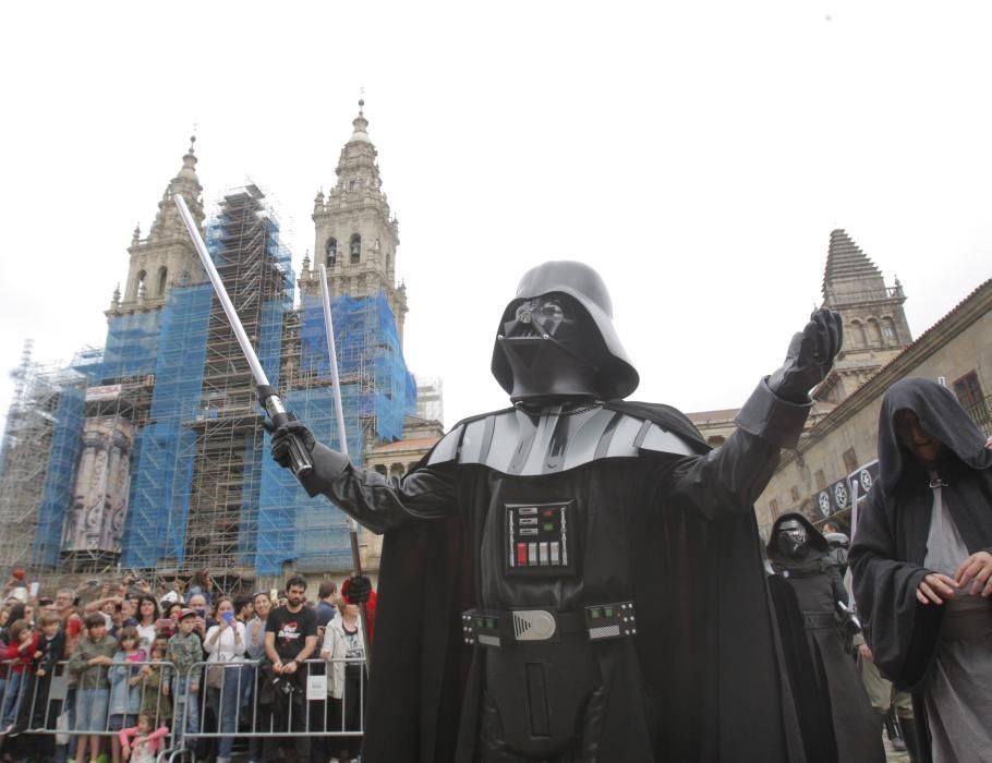 Cientos de aficionados a la saga festejan con un desfile los 40 años de la primera película