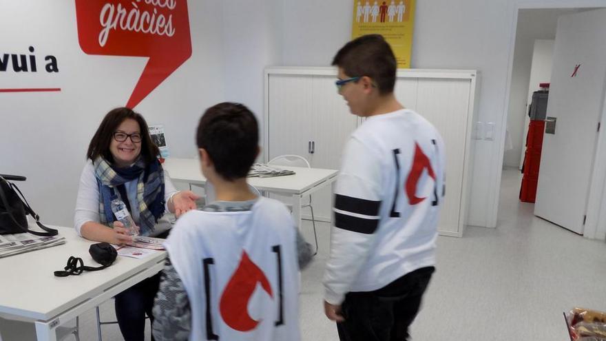 Alumnes aprenen solidaritat fent de voluntaris amb el Banc de Sang de Manresa