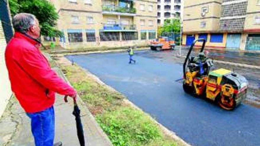 Vecinos de San Fernando consiguen que el ayuntamiento asfalte sus calles