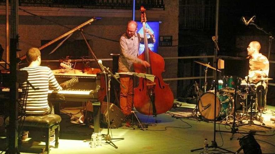 Moisés P. Sánchez Trío, ayer, en el Eirado do Costal. // Santos Álvarez