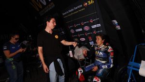 Javier Calduch, psicólogo deportivo, junto a la piloto Beatriz Neila