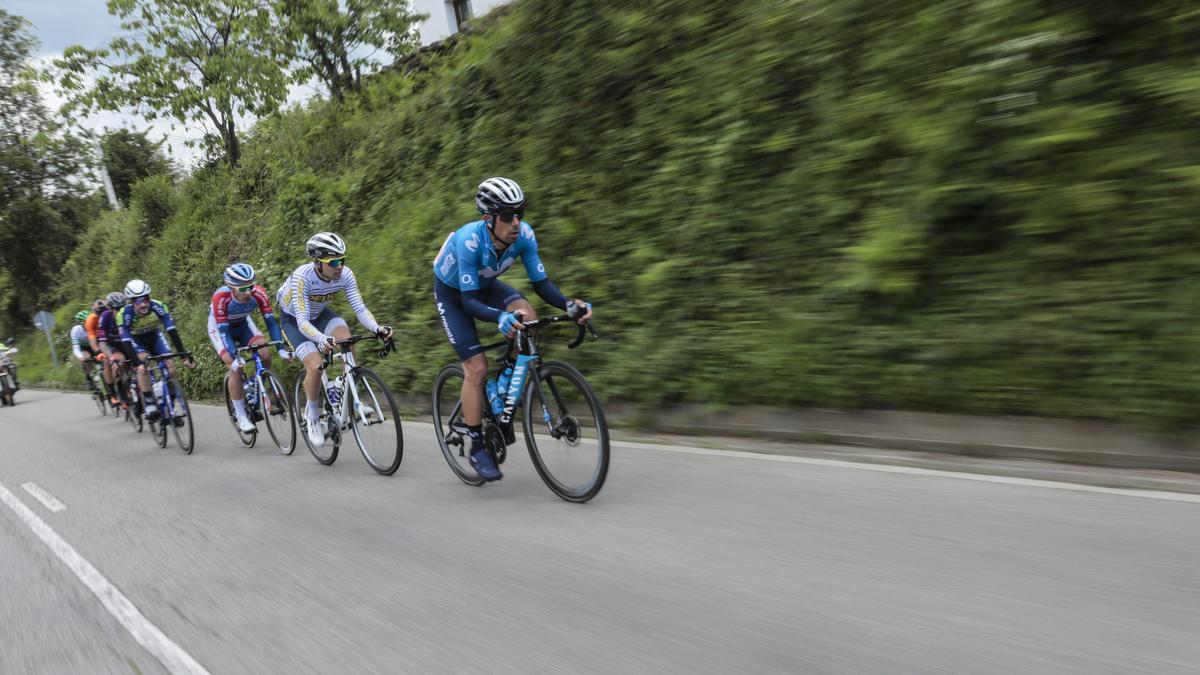 Las imágenes de la última etapa de la Vuelta a Asturias: crónica y reacciones