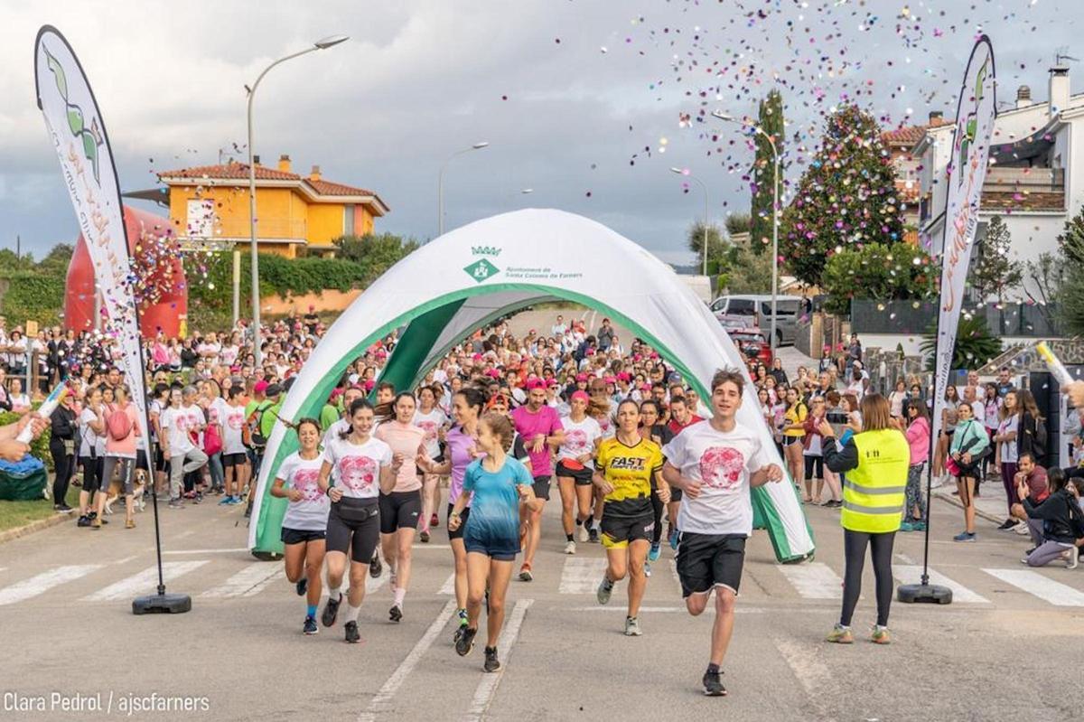 La cursa solidària pel càncer de mama celebrada a Santa Coloma de Farners |  Imatge cedida a l'ACN per la Fundació Oncolliga Girona