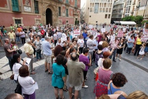 Protesta en Murcia para que no se cierre el Centro Ocupacional de Espinardo