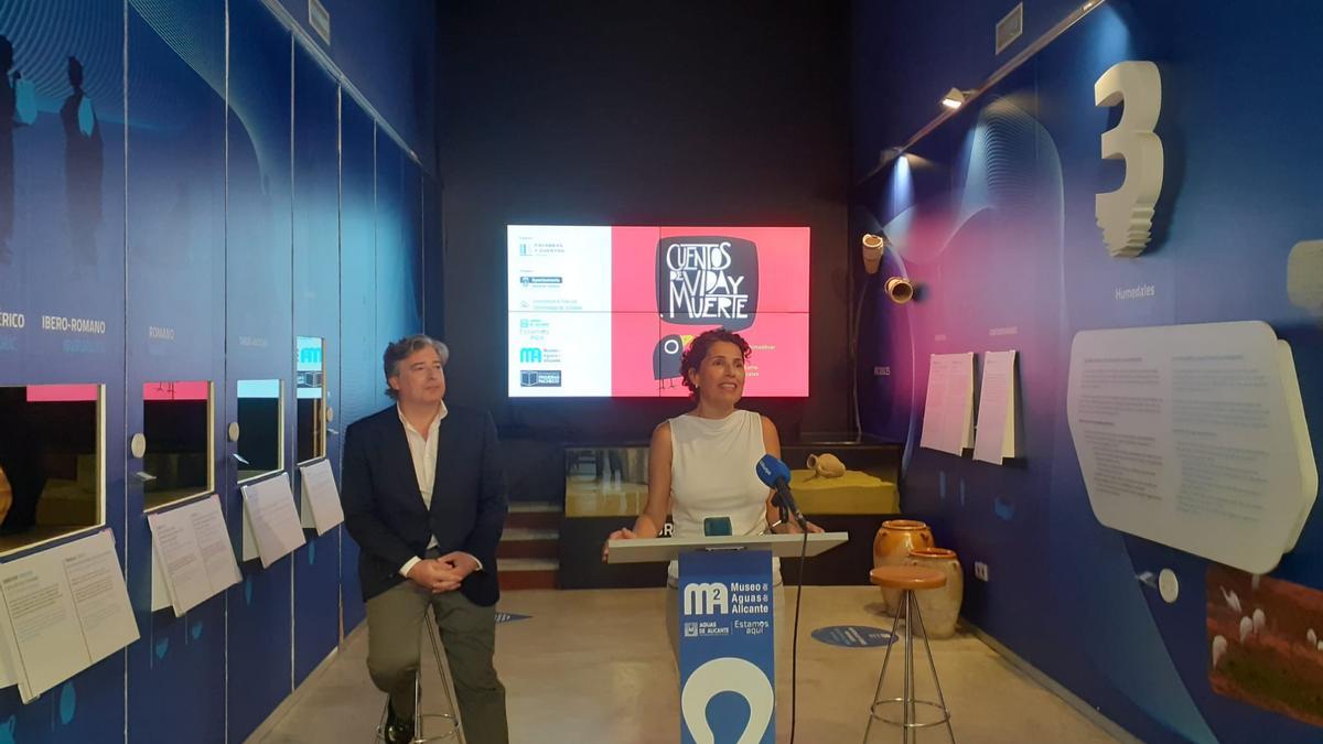 Martín Sanz y Raquel López, en la presentación del festival de narración oral en el Museo de Aguas de Alicante