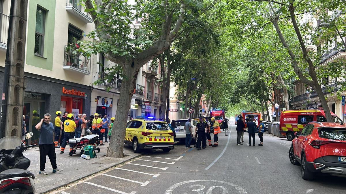Servicios de emergencias trabajan en el edificio donde se ha producido la explosión, a 12 de mayo de 2026, en Barcelona, Catalunya (España). Servicios de emergencias trabajan en el edificio donde se ha producido la explosión, a 12 de mayo de 2026, en Barcelona, Catalunya (España).