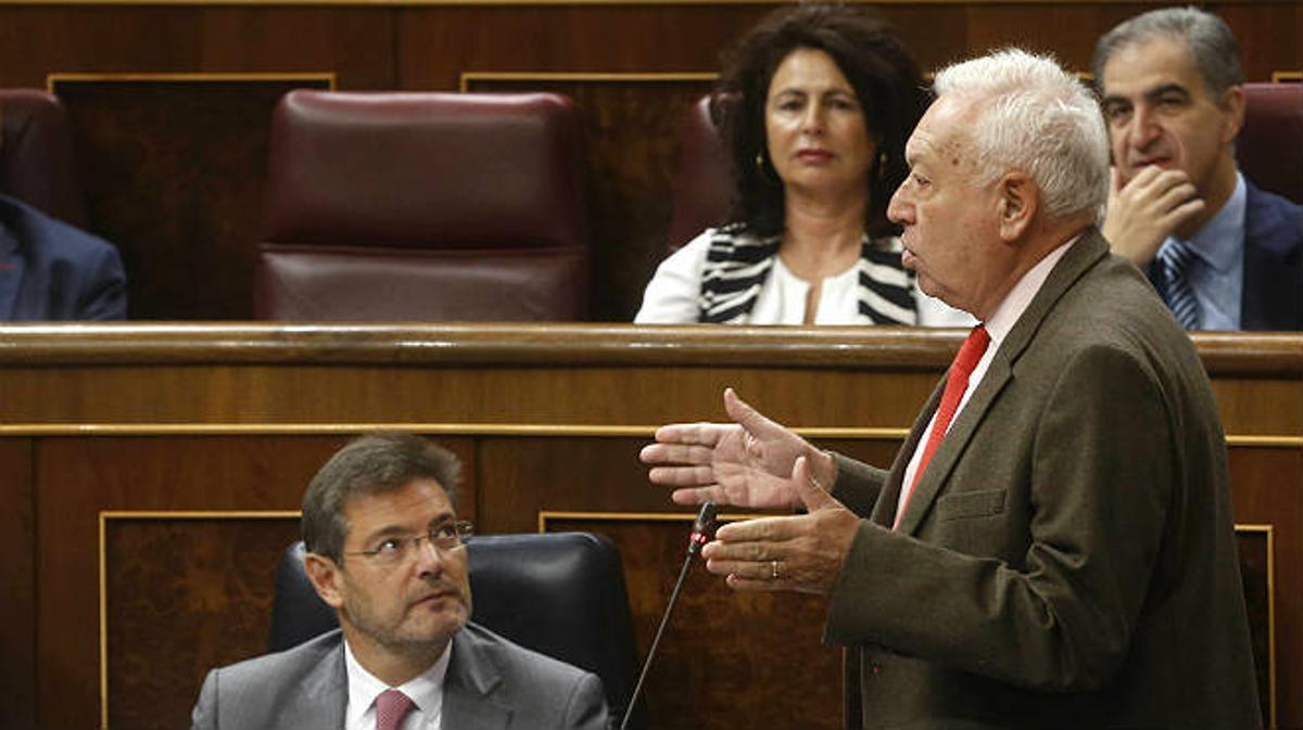 Jordi Xuclà ha criticat els serveis consulars i ha afirmat que molts catalans van votar amb l’Estat a la contra, i el ministre d’Assumptes  Exteriors i de Cooperació, José Manuel García-Margallo, li ha aconsellat que vagi al psiquiatre.