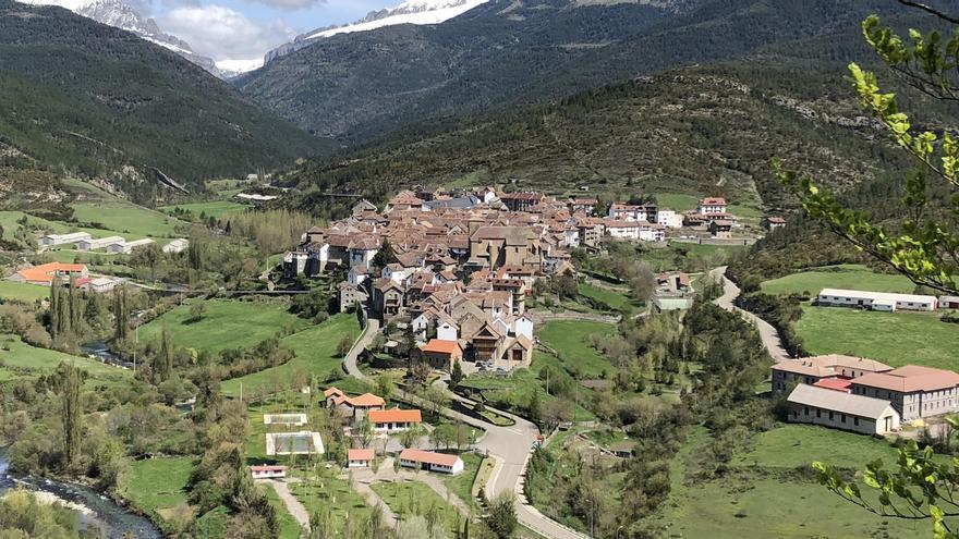 Continúa el rescate de un espeleólogo accidentado en el Pico la Sima de Ansó