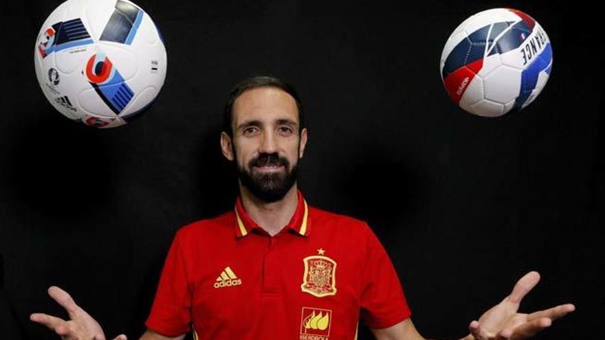 Juanfran: &quot;Tiraría otro penalti, seguro que lo metería&quot;