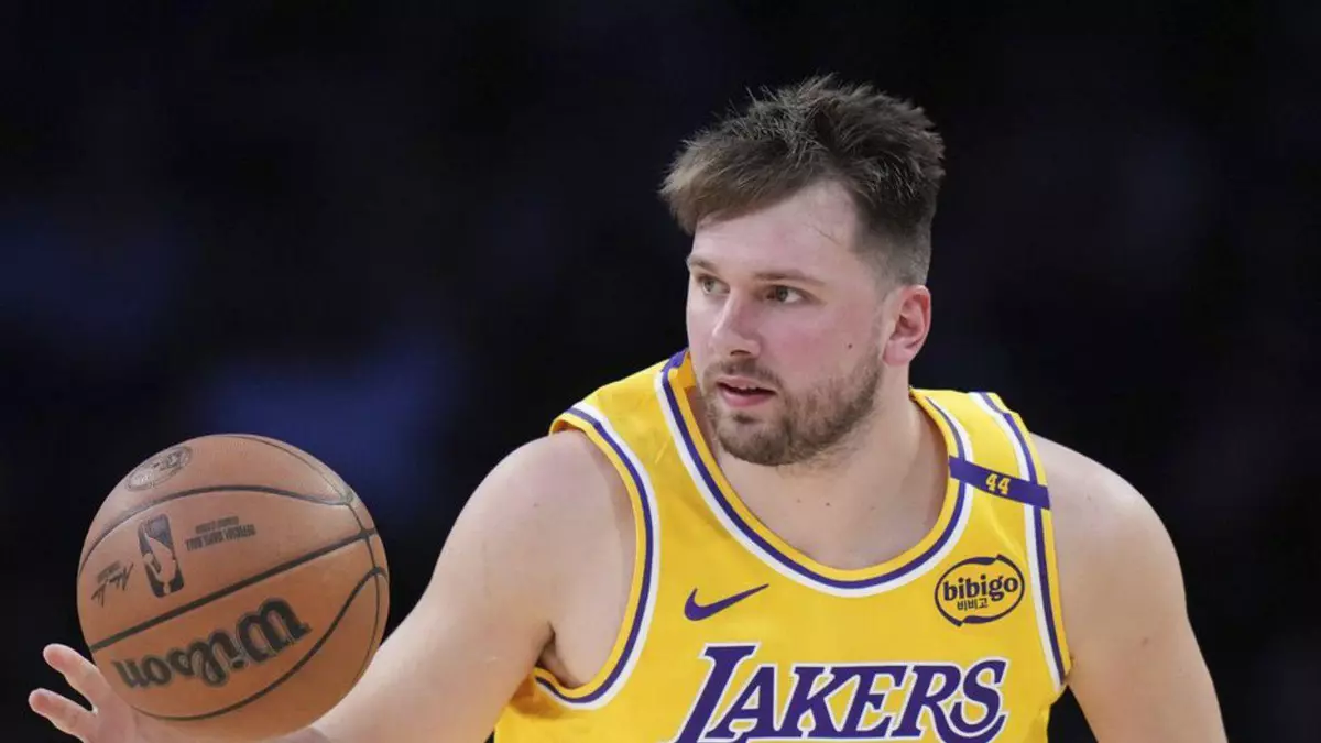 Luka Doncic renueva con los Lakers por tres años y 165 millones de dólares