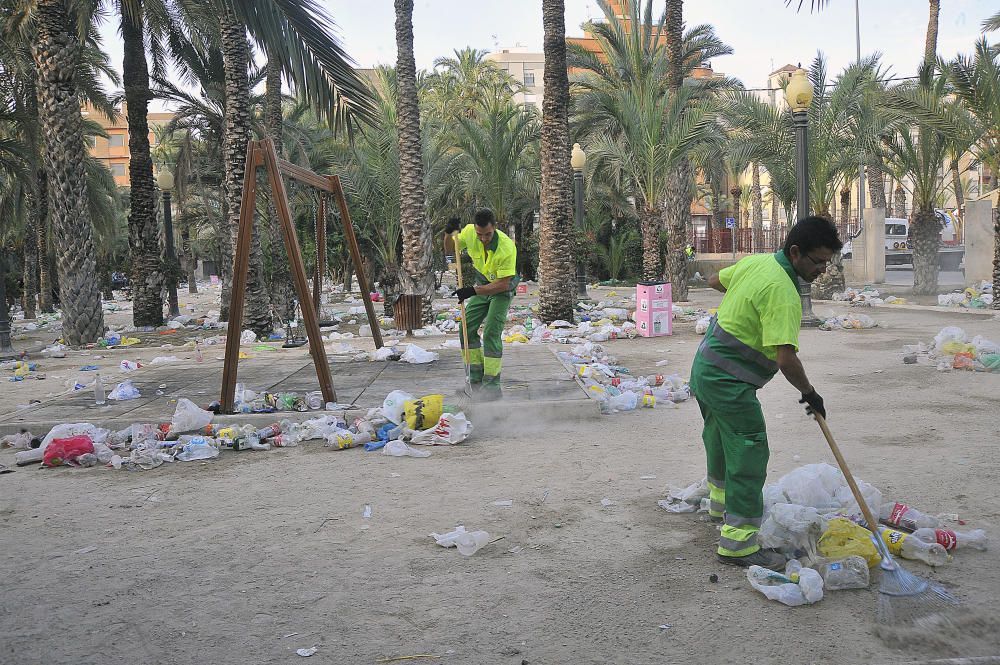 La ciudad inicia su lavado de cara después de las fiestas con el objetivo de recuperar la normalidad a la mayor brevedad posible