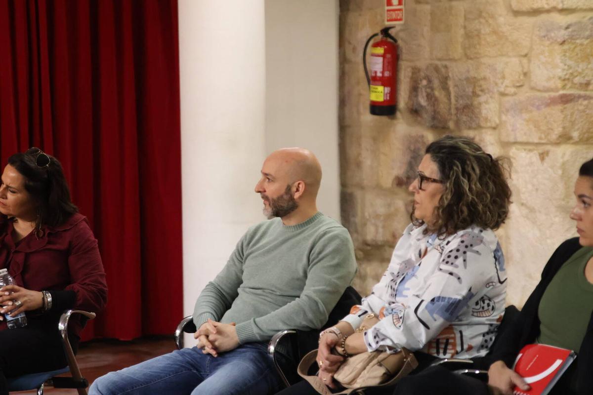 La candidatura socialista atiende a los medios para valorar la situación de la sanidad en la provincia.