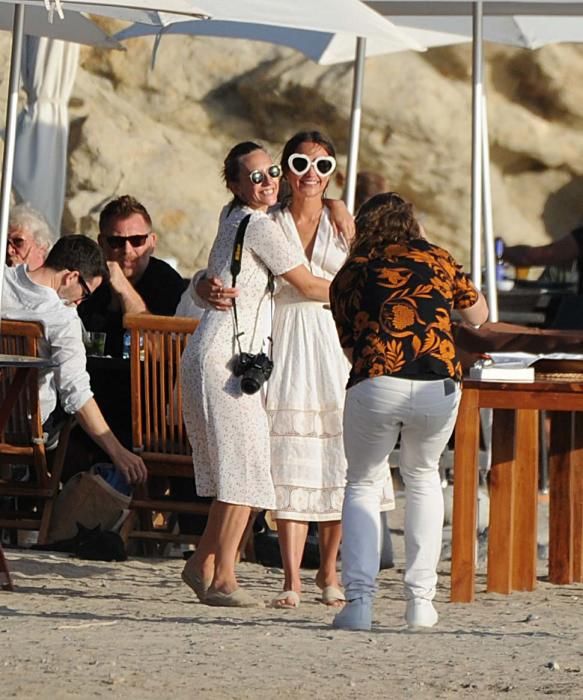 Antes de la boda los novios disfrutaron de las playas de Ibiza