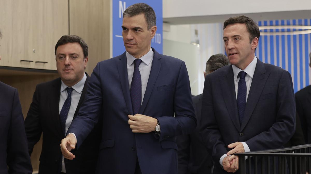 Sánchez anuncia la construcción de un nuevo buque para Defensa en los astilleros de Navantia