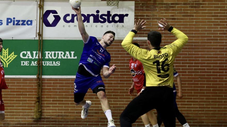 Reacción de un Unión Financiera Balonmano Base Oviedo que se acerca a la salvación