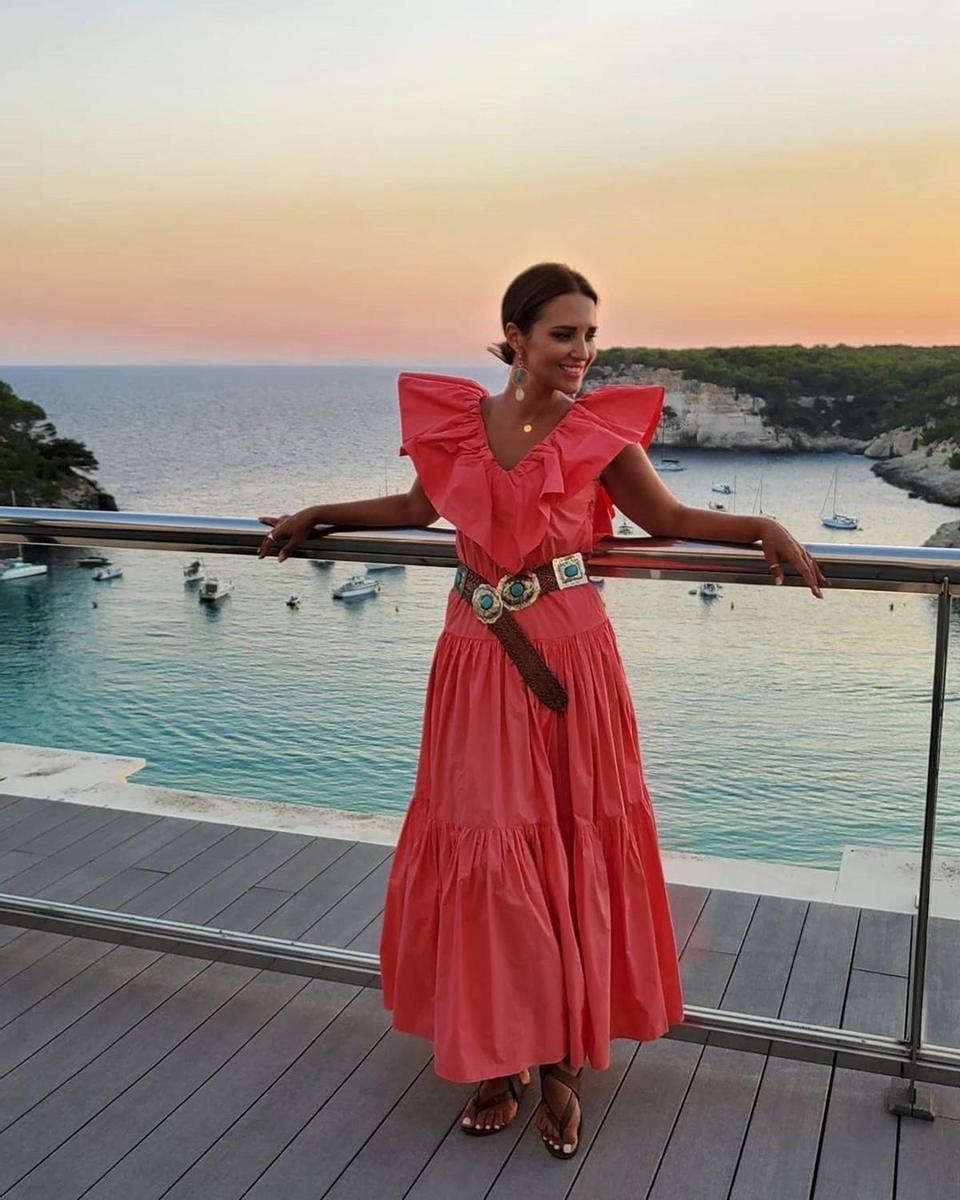 Paula Echevarría, con vestido coral de H&amp;M